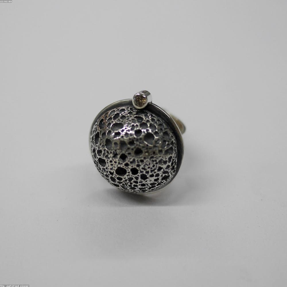 18ct gold and sapphire cluster ring